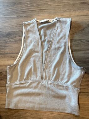 Wilfred Light Beige V-Neck Cropped Tank